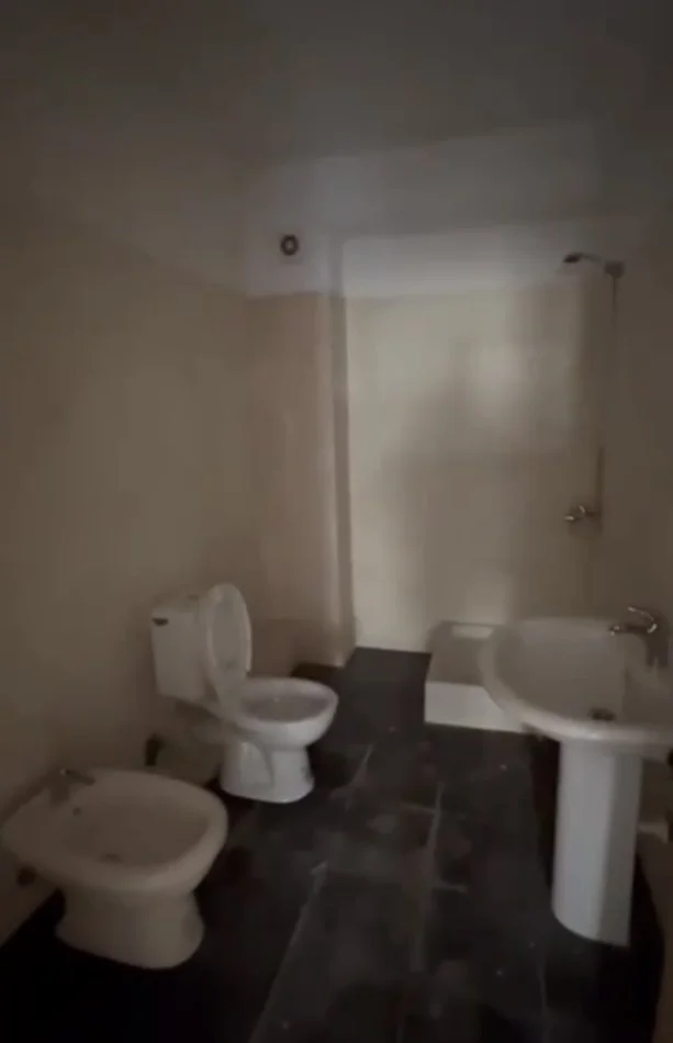 Tirane, shitet apartament 2+1+Ballkon Kati 8, 105 m² 115.000 € (Sokrat Miho prane Vila L 2)