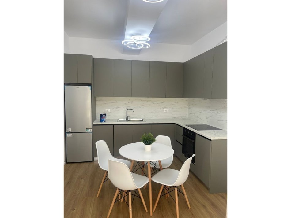 Tirane, jepet me qera apartament 1+1 Kati 3, 54 m² 450 € (Ali Demi)