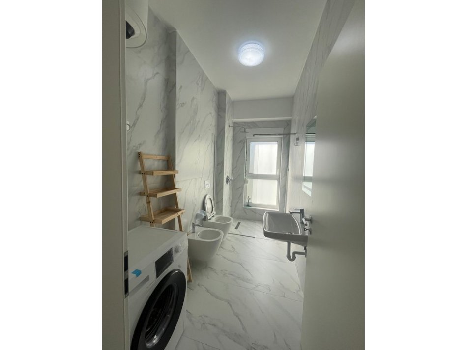 Tirane, jepet me qera apartament 1+1 Kati 3, 54 m² 450 € (Ali Demi)