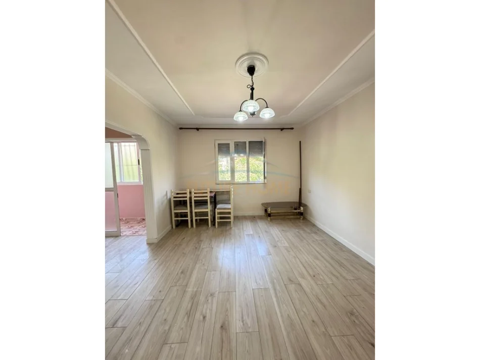Tirane, shitet apartament 1+1+Ballkon Kati 2, 123.000 € (Irfan Tomini)
