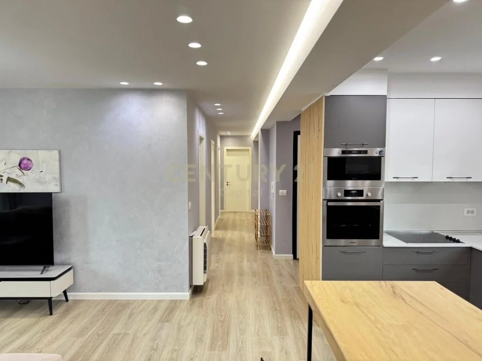 Tirane, jepet me qera apartament 3+1+Aneks+Ballkon Kati 3, 140 m² 1.300 € (Sunrise Residence)