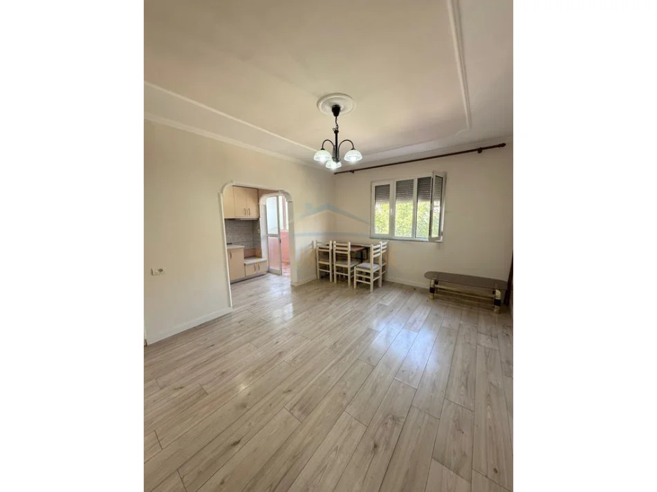 Tirane, shitet apartament 1+1+Ballkon Kati 2, 123.000 € (Irfan Tomini)