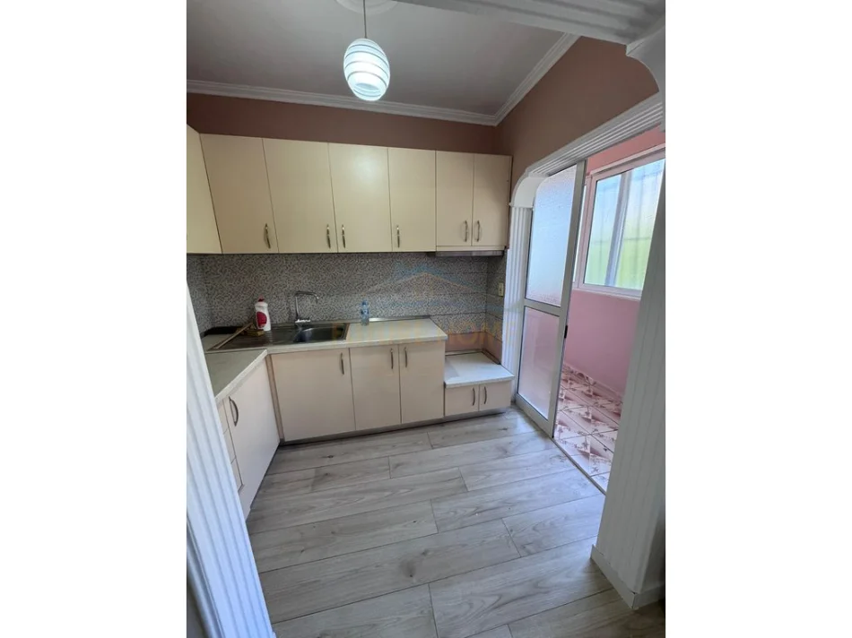 Tirane, shitet apartament 1+1+Ballkon Kati 2, 123.000 € (Irfan Tomini)