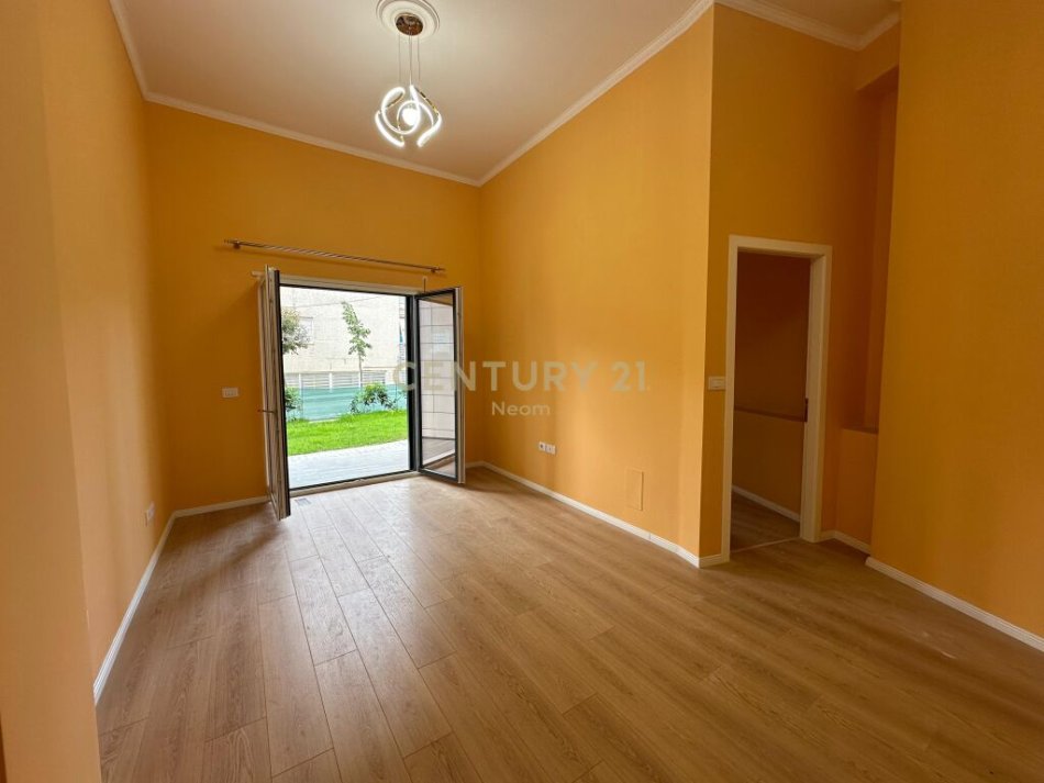 Tirane, jepet me qera apartament 2+1, Kati 1, 150 m² 550 € (Kodra e Diellit)