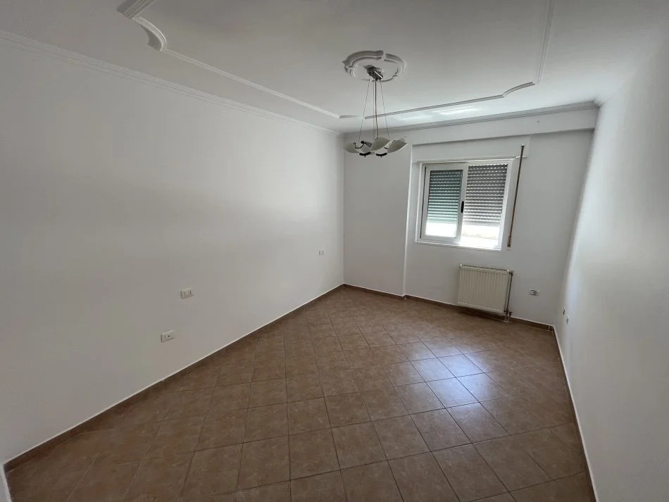 Tirane, shes apartament 2+1+Aneks+Ballkon Kati 1, 150 m² 275.000 € (KOMUNA PARISIT , KIKA 1)