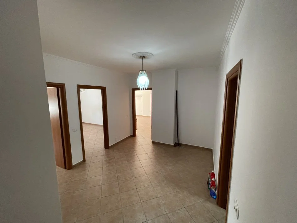 Tirane, shes apartament 2+1+Aneks+Ballkon Kati 1, 150 m² 275.000 € (KOMUNA PARISIT , KIKA 1)