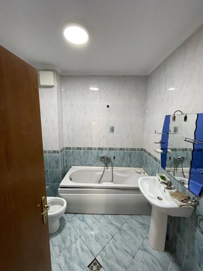 Tirane, shes apartament 2+1+Aneks+Ballkon Kati 1, 150 m² 275.000 € (KOMUNA PARISIT , KIKA 1)