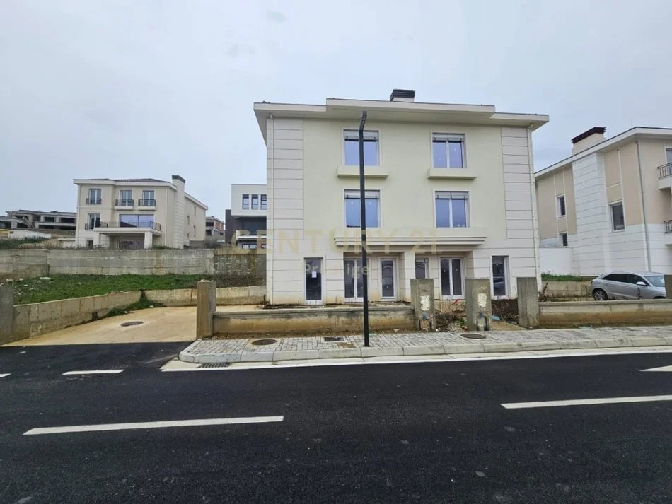 Tirane, shes Vile 4+1+Ballkon Kati 1, 541 m² 1.400.000 € (Teg)