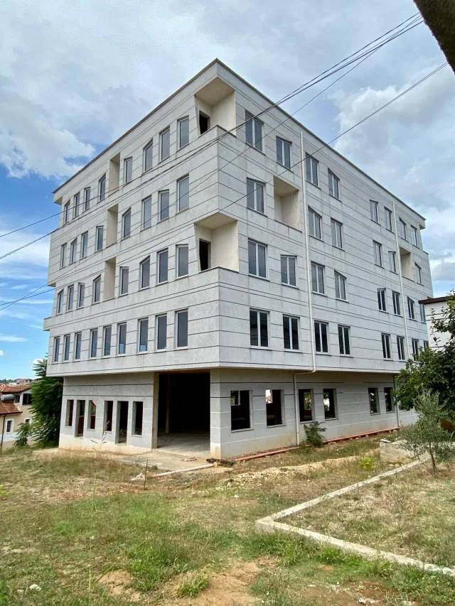 Tirane, jap me qera ambjent biznesi Kati 5, 4.300 m² 6000 Euro (Kinostudio)