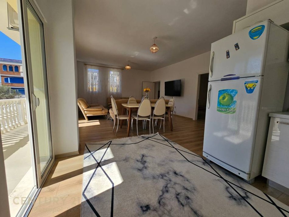 Tirane, jepet me qera Vile 2+1 Kati 2, 132 m² 550 € (Vilat Gjermane)