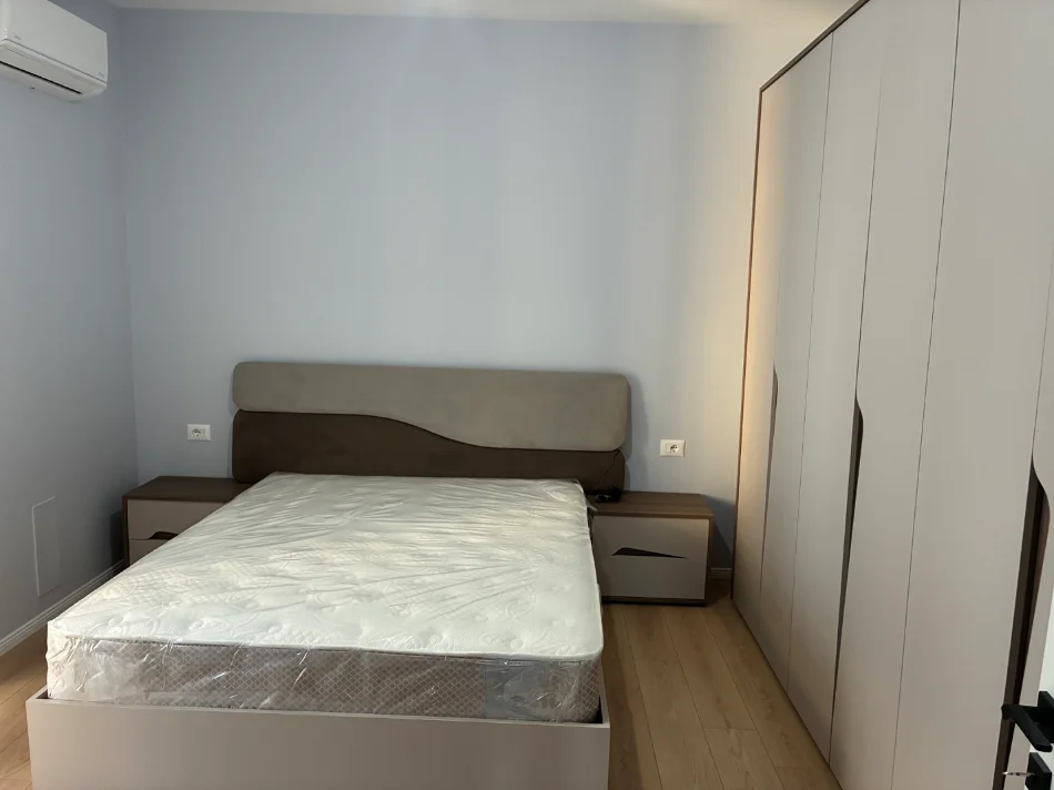 Tirane, jepet me qera apartament 2+1+Ballkon Kati 4, 91 m² 400 € (Rruga Berisha, Kamez)