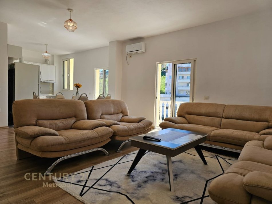 Tirane, jepet me qera Vile 2+1 Kati 2, 132 m² 550 € (Vilat Gjermane)