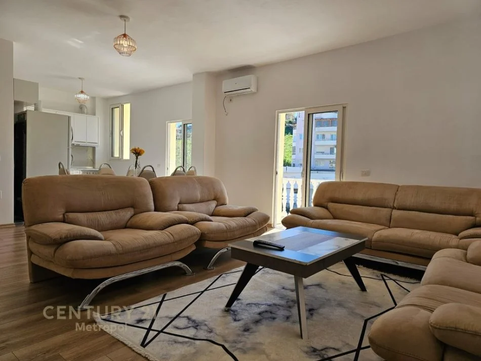 Tirane, jepet me qera Vile 2+1 Kati 2, 132 m² 550 € (Vilat Gjermane)