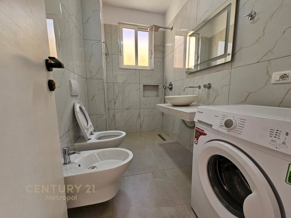 Tirane, jepet me qera Vile 2+1 Kati 2, 132 m² 550 € (Vilat Gjermane)