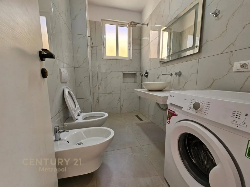 Tirane, jepet me qera Vile 2+1 Kati 2, 132 m² 550 € (Vilat Gjermane)