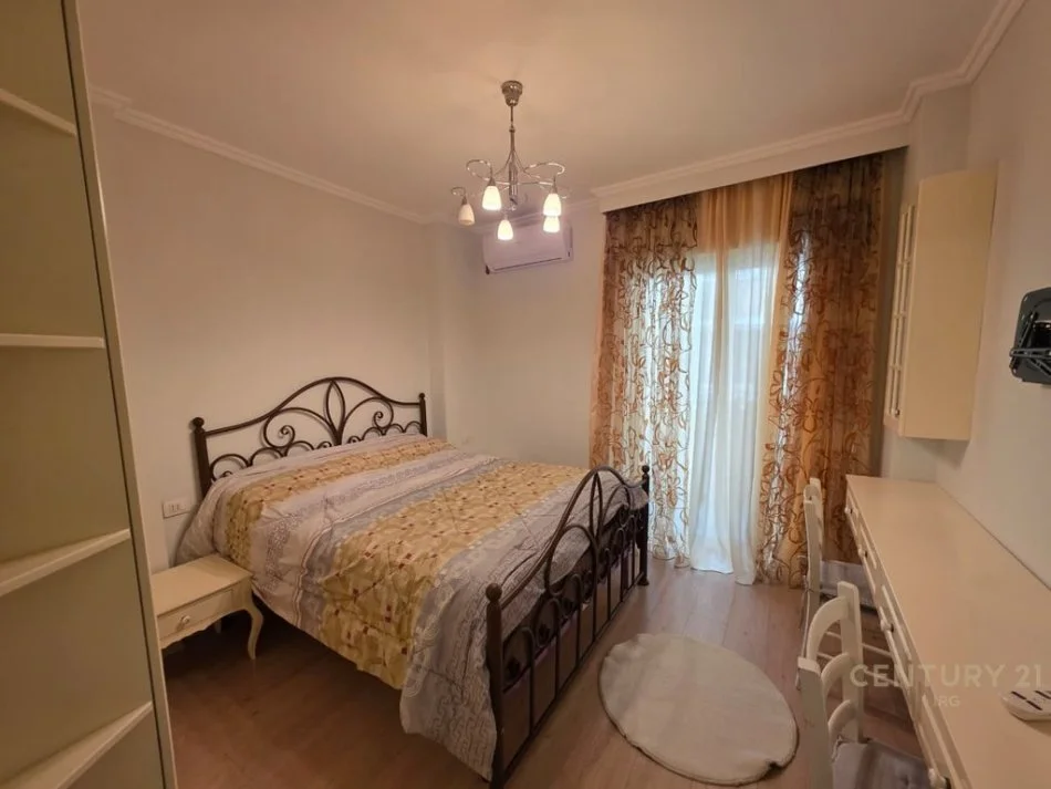 Tirane, jepet me qera apartament 3+1+Aneks+Ballkon Kati 2, 113 m² 900 € (Eleonora)