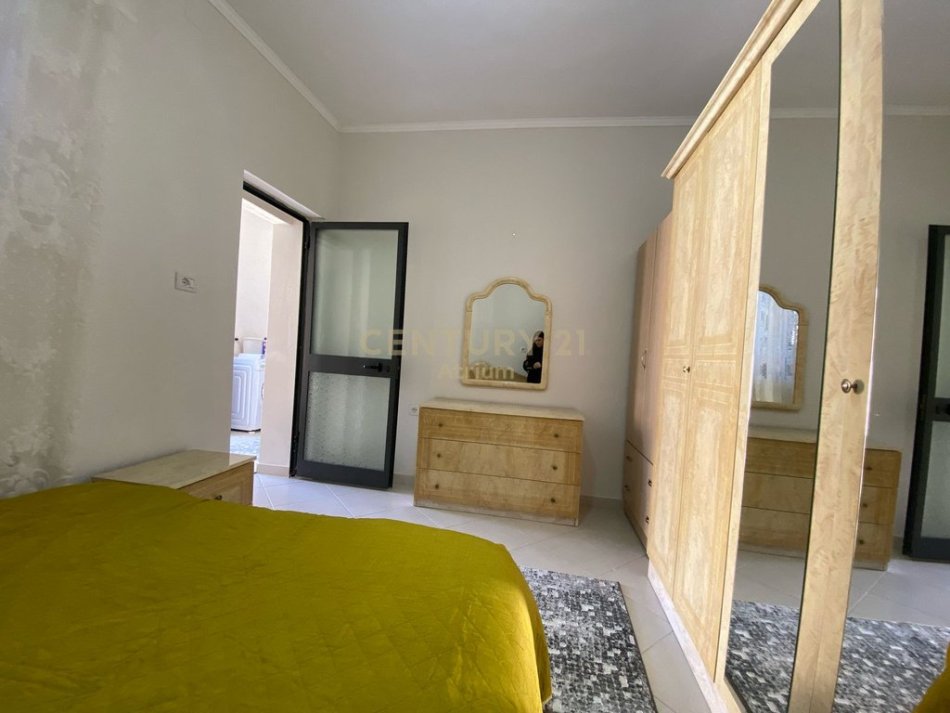 Tirane, jepet me qera shtepi 1+1 Kati 1, 350 m² 350 € (Ali Dem)