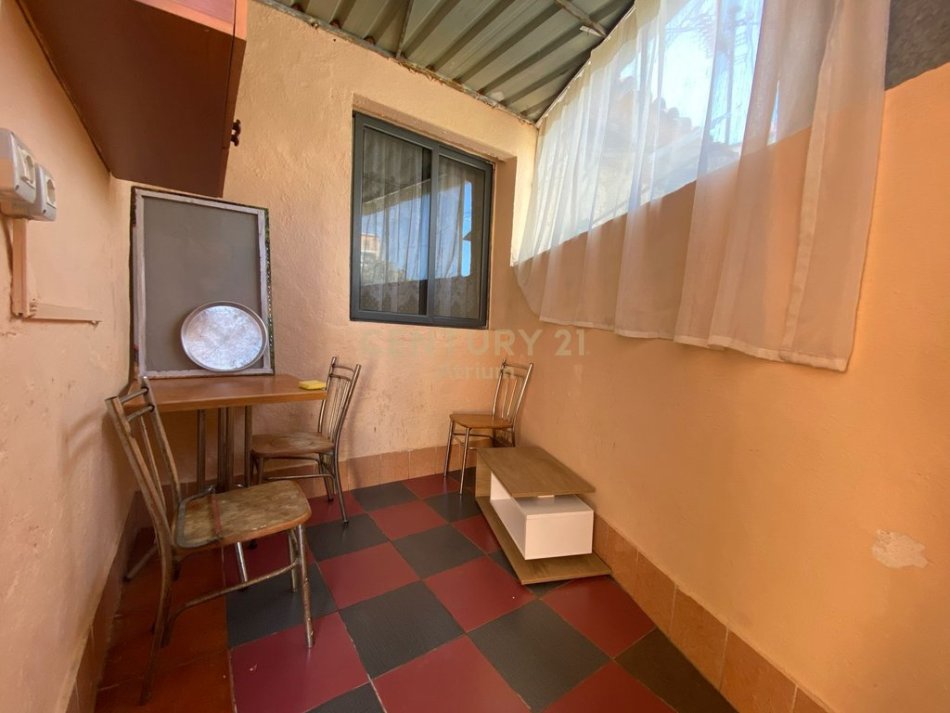 Tirane, jepet me qera shtepi 1+1 Kati 1, 350 m² 350 € (Ali Dem)