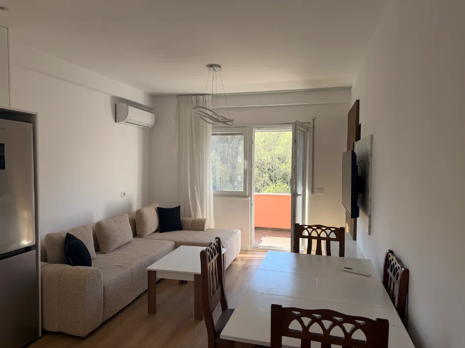 Tirane, jepet me qera apartament 1+1 , 70 m² 