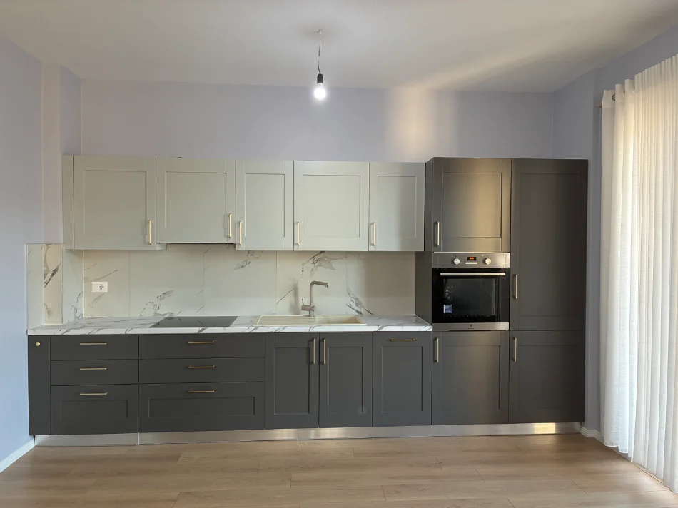 Tirane, jepet me qera apartament 2+1+Ballkon Kati 4, 91 m² 400 € (Rruga Berisha, Kamez)