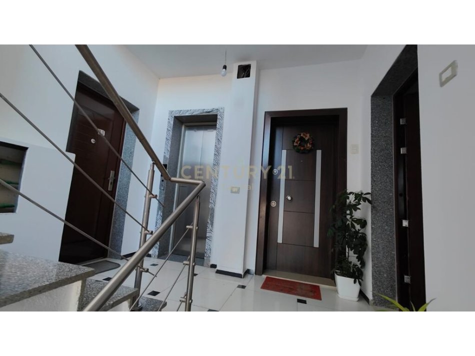 Tirane, jepet me qera apartament 2+1+Aneks+Ballkon, Kati 7, 94 m² 450 € (Astir)