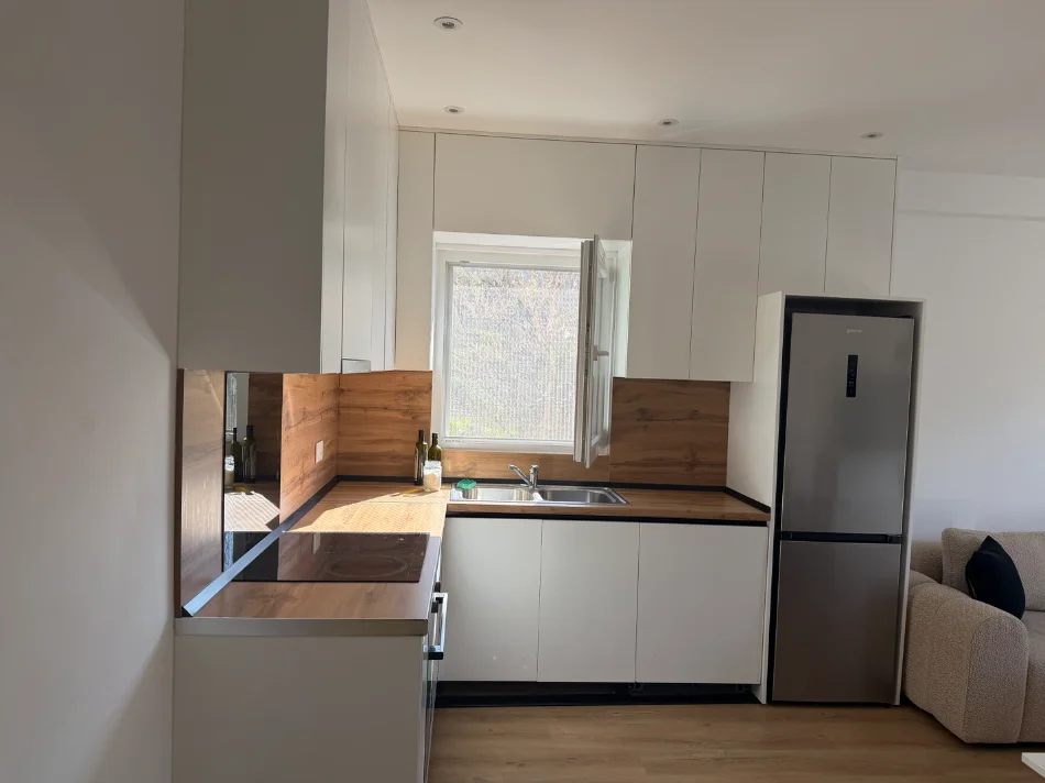 Tirane, jepet me qera apartament 1+1 , 70 m² 