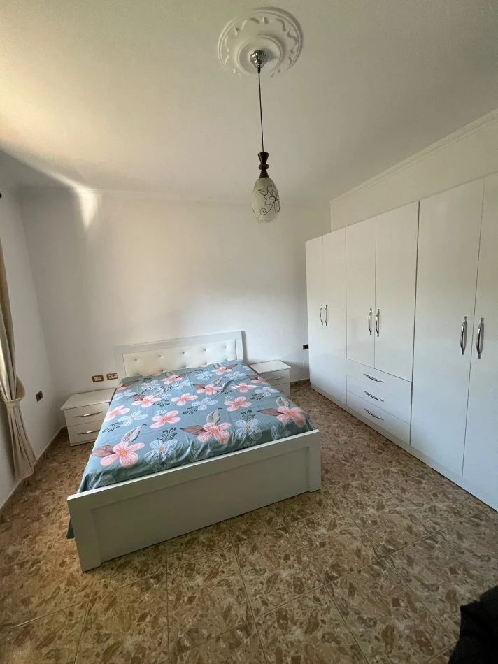 Tirane, jepet me qera ambjent biznesi Kati 2, 70 m² 450 € (Qytet Studenti)