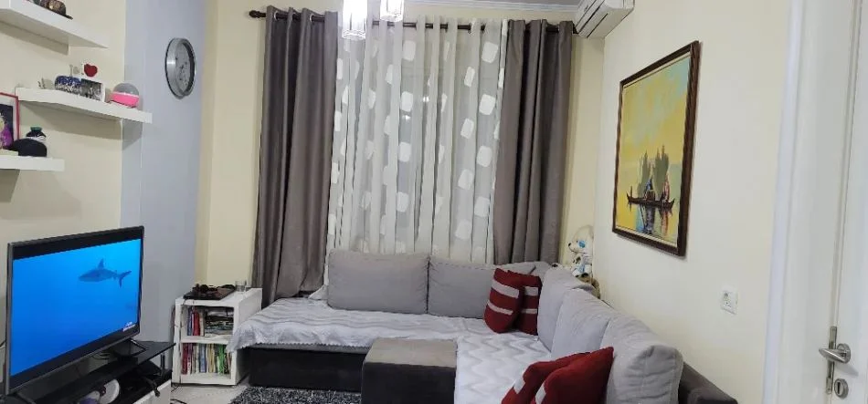 Tirane, jepet me qera hotel Kati 5, 60 m² 400 € (Marinaj Hotel)