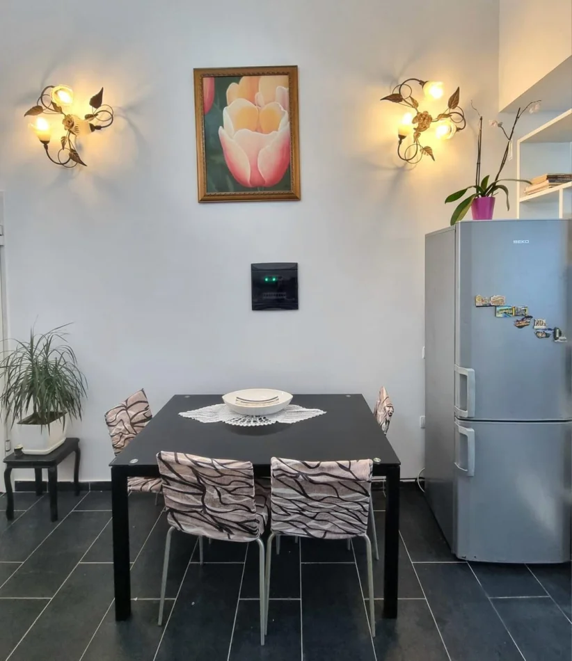 Tirane, shitet garazh | post parkimi Kati 1, 90 m² 130.000 € (Dupleks 2 1 Selite)