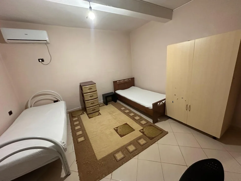 Tirane, apartament 1+1 Kati 1, 40 m² 300 € (Rruga Jordan Misja)