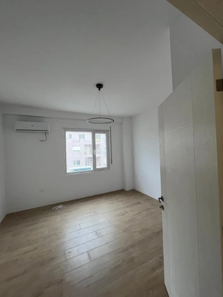 Tirane, jepet me qera apartament 2+1 Kati 4, 109 m² 600 € (Fresku)