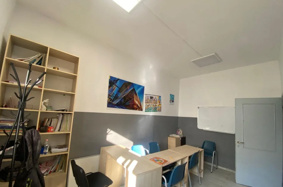 Tirane, jepet me qera ambjent biznesi Kati 3, 102 m² 780 € (Sheshi Willson 1000 E Muaj 2)