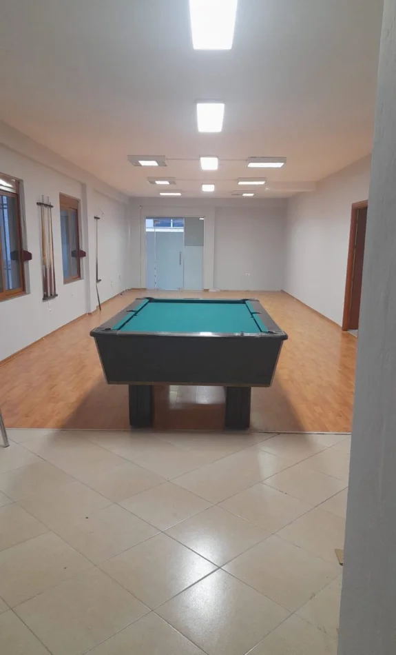 Tirane, jepet me qera ambjent biznesi Kati 1, 188 m² 1700 € (Bill Clinton Street)
