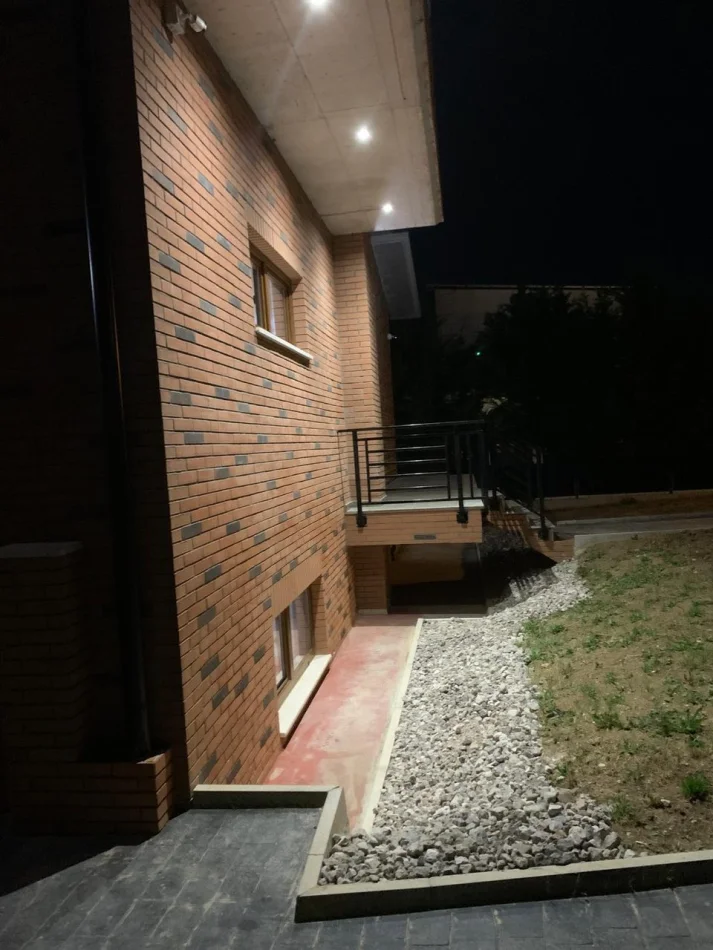 Tirane, jepet me qera apartament 2+1 Kati 1, 560 m² 3.000 € (Teg Tirana East Gate)