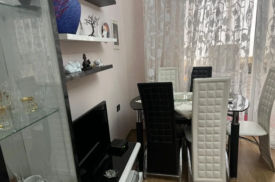 Tirane, jepet me qera apartament 2+1 Kati 4, 90 m² 600 € (Kristal Center)