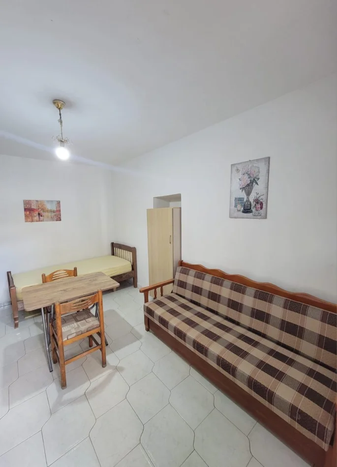 Tirane, jepet me qera apartament 1+1 Kati 1, 30 m² 250 € (Shkolla 9 Vjecare Xhezmi Delli)