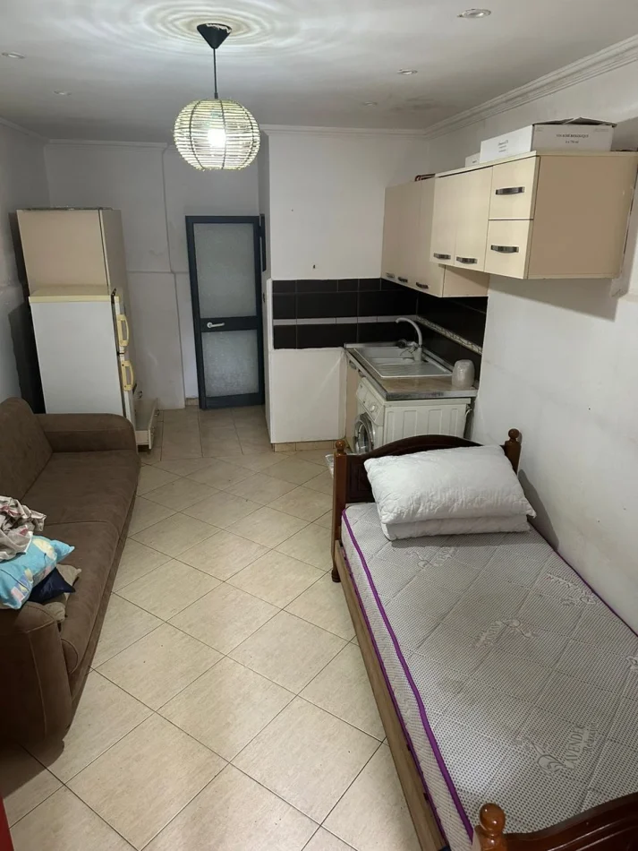 Tirane, jepet me qera apartament 1+1 Kati 1, 35 m² 260 € (Blloku)