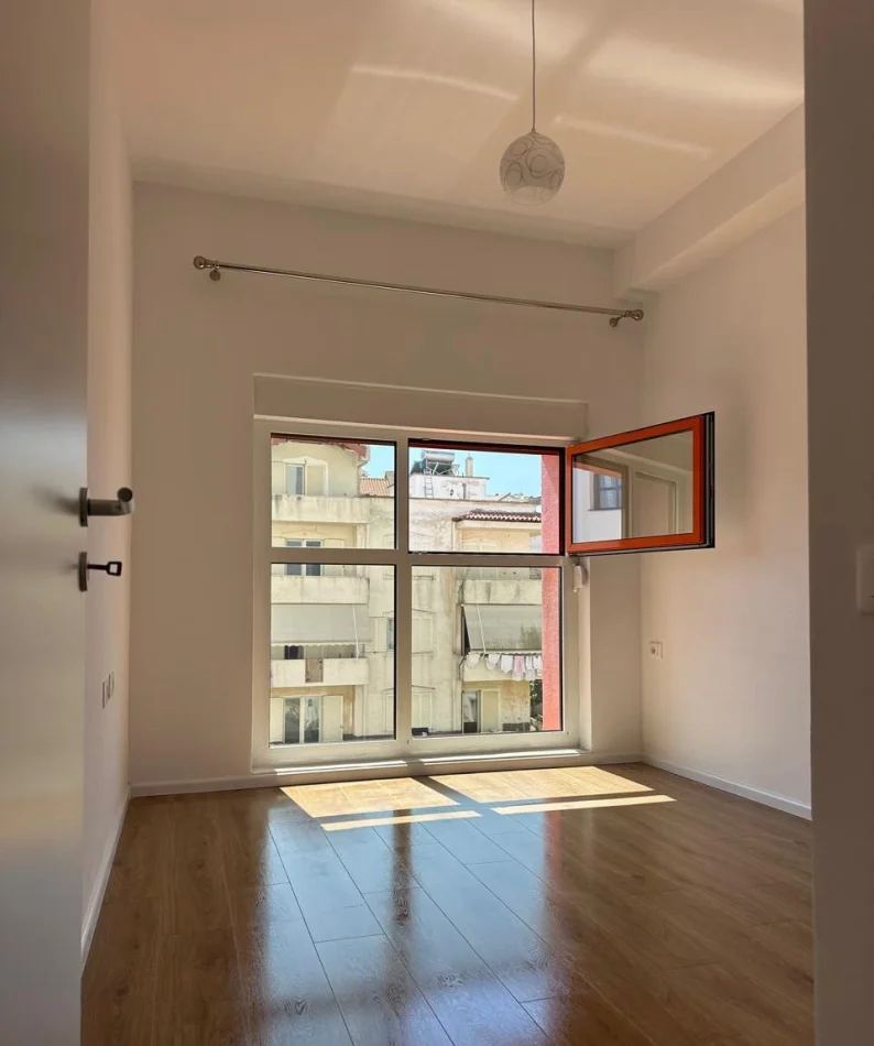 Tirane, jepet me qera apartament 1+1 Kati 5, 50 m² 350 € (Ali Demi)