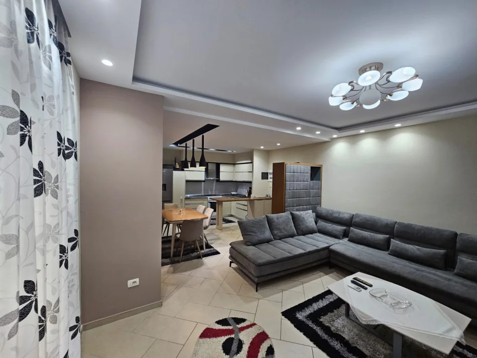 Tirane, jepet me qera apartament 2+1 Kati 3, 80 m² 650 € (Liqeni I Thate)