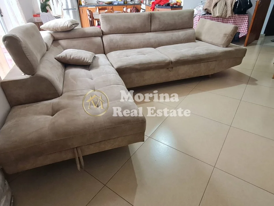 Tirane, jepet me qera apartament 3+1 Kati 6, 150 m² 500 € (Komisariati Nr 4)