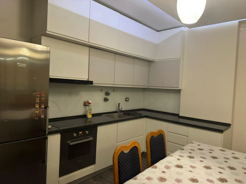 Tirane, jepet me qera apartament 2+1 Kati 2, 90 m² 550 € (Astir)