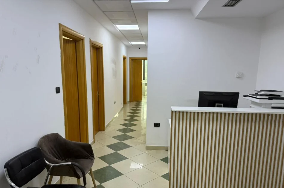 Tirane, jepet me qera ambjent biznesi Kati 2, 111 m² 3.000 € (Kullat Binjake)