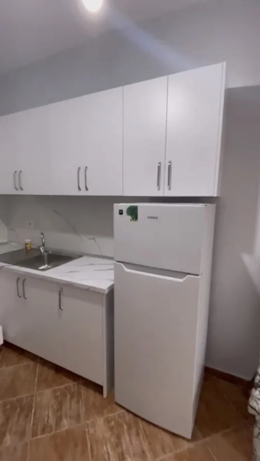 Tirane, jepet me qera apartament 1+1 Kati 3, 60 m² 350 € (Fresku)