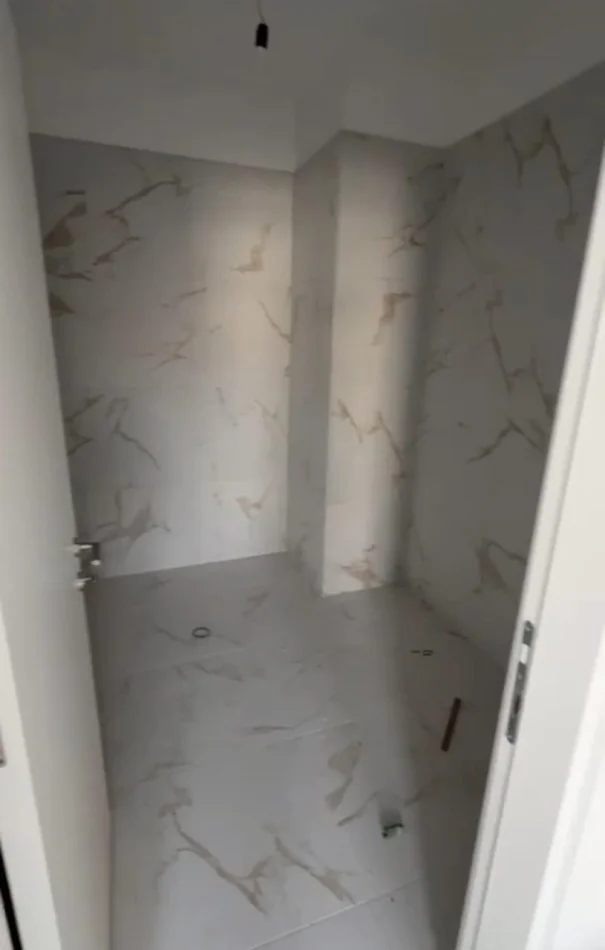 Tirane, jepet me qera apartament 2+1 Kati 1, 90 m² 400 € (Univers City)