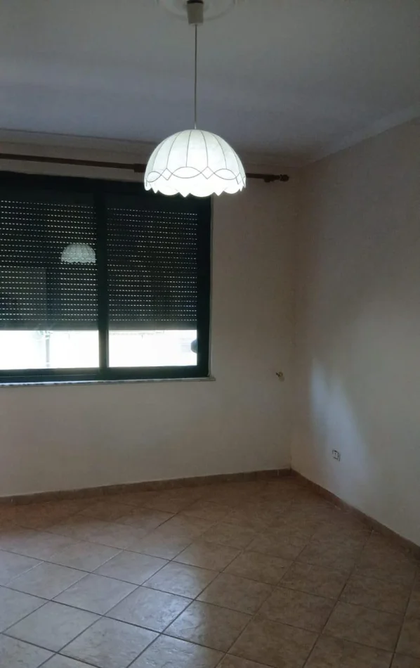 Tirane, jepet me qera ambjent biznesi Kati 3, 147 m² 1.200 € (Bulevardi Gjergj Fishta)