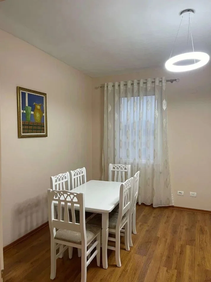 Tirane, jepet me qera apartament 2+1 Kati 2, 109 m² 450 € (Blk Fresku)