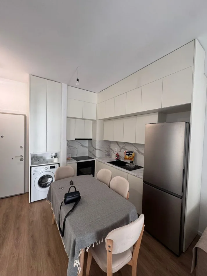 Tirane, jepet me qera apartament 1+1 Kati 5, 50 m² 400 € (Ali Demi Kompleksi Kadiu)
