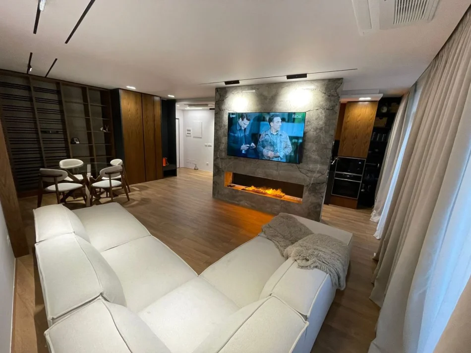 Tirane, jepet me qera apartament 2+1 Kati 8, 126 m² 2.100 € (Rruga Kosovareve)