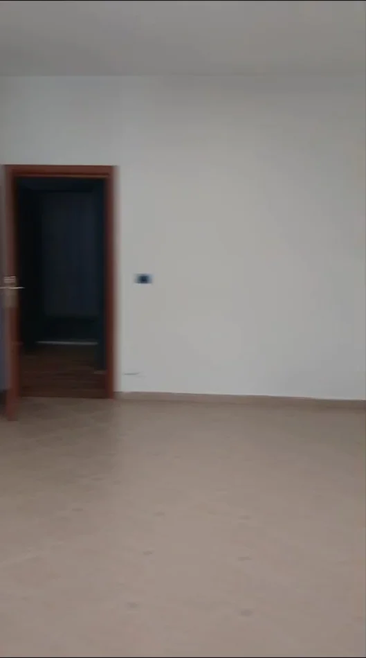 Tirane, jepet me qera ambjent biznesi Kati 8, 70 m² 600 € (Rruga Sami Frasheri)