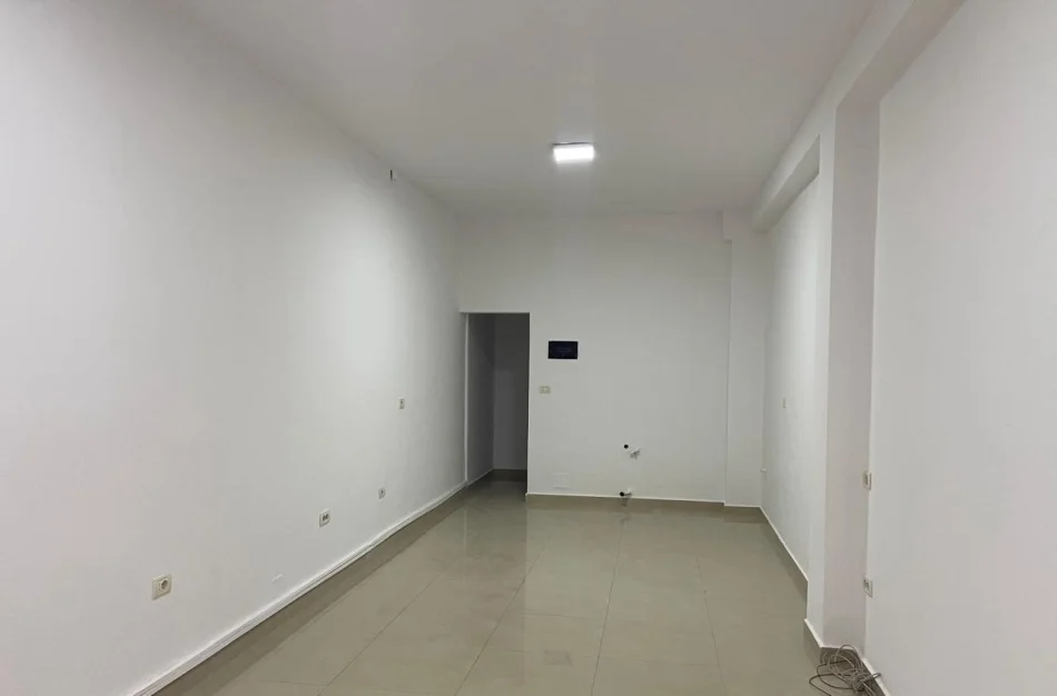 Tirane, jepet me qera ambjent biznesi Kati 0, 50 m² 500 € (Bulevardi Gjergj Fishta)